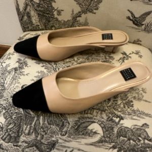 White House Black Market Hallie Cap Tie Mini Mule, sz 8.5, tan with black toe